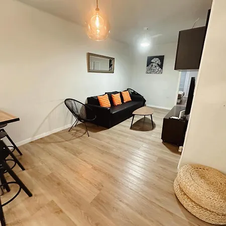 2 Bedrooms In Barcelona F1 Apartment *